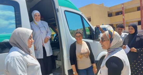 الكشف على 663 مواطنًا خلال القافلة الطبية بقرية البياضية بالإسماعيلية