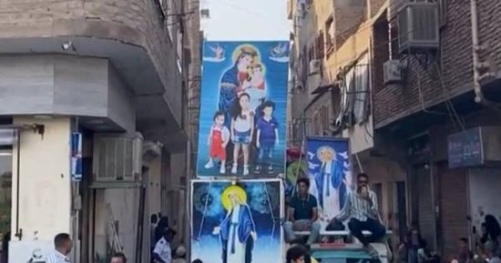 أقباط الأقصر يحتفلون فى الشوارع بالأيقونات التراثية بختام صوم العذراء مريم.. صور