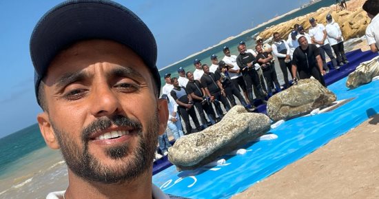 اللحظات الأولى لانتشال عدد من القطع الأثرية من البحر المتوسط بالإسكندرية.. صور