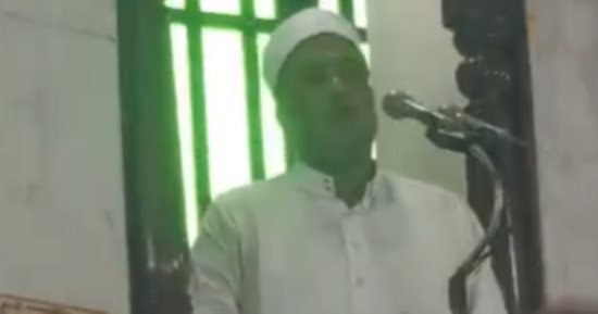 إمام مسجد بكفر الشيخ: لابد أن نقتدى بالرسول بلغة الحوار والتفكير المنضبط.. فيديو