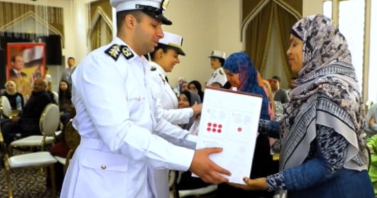 الداخلية تطلق مشروع تمكين المرأة فى الأسمرات.. تدريب وتوظيف السيدات المعيلات فى مجال تفصيل الملابس.. توزيع ماكينات خياطة على من أكملن التدريب.. فتيات: شكرا للرئيس السيسى.. و"القومى للمرأة": جهود رائعة.. صور