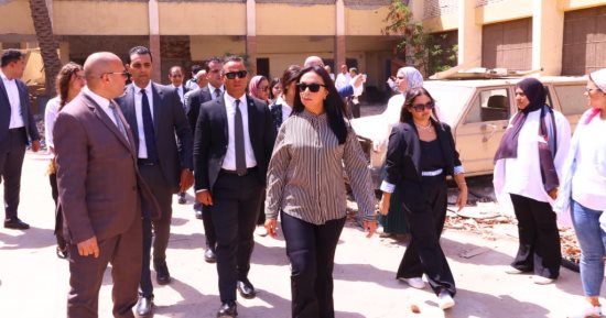 وزيرة التضامن توجه بدراسة كل الأوضاع القانونية للأبناء بدار الدفاع الاجتماعى