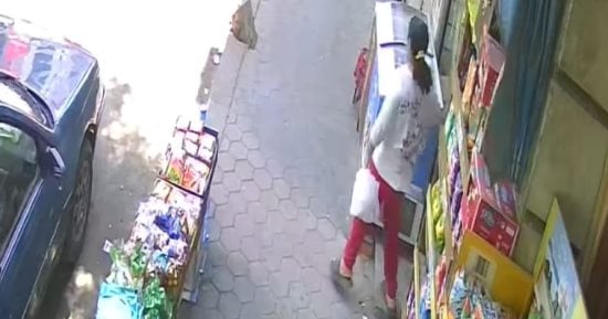 طفلة قدمت درسا عظيما فى العطاء والإيثار.. اعرف القصة "فيديو"