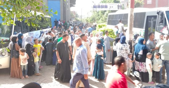 أهالى شهيدات كفر السنابسة فى المنوفية يتوجهون لأداء العمرة.. صور