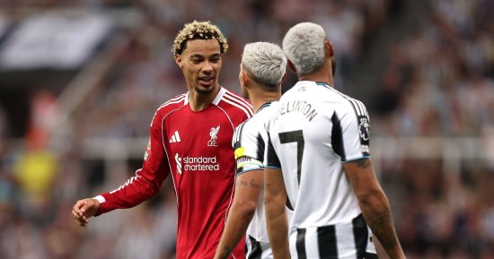 ملخص وأهداف نيوكاسل يونايتد ضد ليفربول 2-3 بمشاركة صلاح فى الدورى الإنجليزى