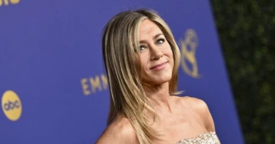 جينيفر أنيستون تؤدي دورين في مسلسل مقتبس عن مذكرات I’m Glad My Mom Died