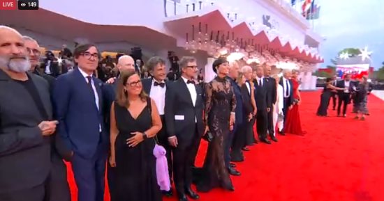جوليا روبرتس وجورج كلونى أبرز الحاضرين فى افتتاح مهرجان فينيسيا السينمائى.. صور