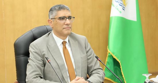محافظ الجيزة يكلف رؤساء الأحياء بتخصيص "سويقات" منظمة للباعة الجائلين