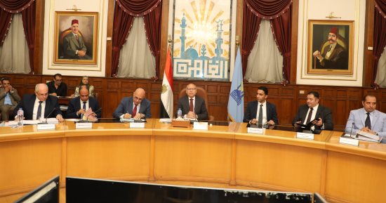 محافظ القاهرة يوجه رؤساء الأحياء برصد مخالفات البناء وإزالتها على الفور