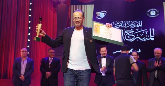 أحمد شربى بعد فوزه بجائزة القومى: فنانو المسرح ينالون جوائز يوميا من إعجاب الجمهور