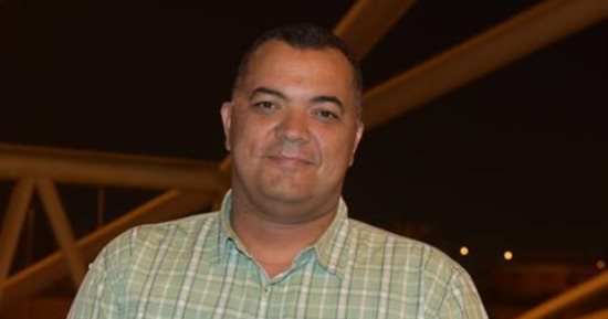 الأهلي ينعى وائل عزت رئيس جهاز ألعاب الماء بالنادي 