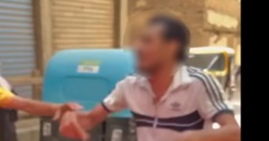 سائق توك توك يهدد بإحراق سيارة فى مشاجرة بسبب أولوية المرور