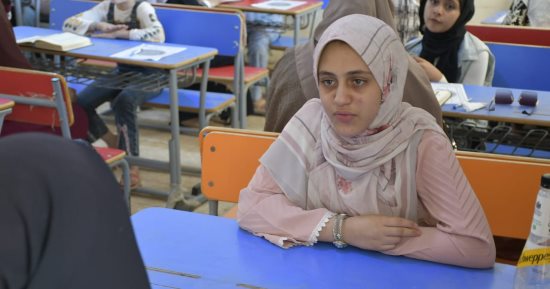 آيات طالبة ثانوى تسرد القرآن الكريم فى جلسة واحدة فى يوم السرد القرآنى بالمحلة