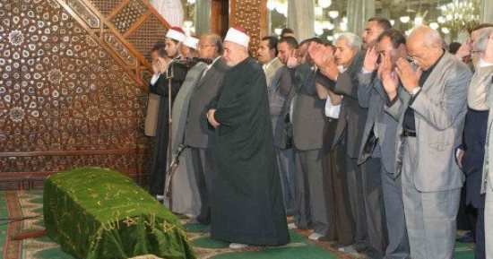 نجيب محفوظ.. كيف ظلموه بـ"جنازة رسمية"؟
