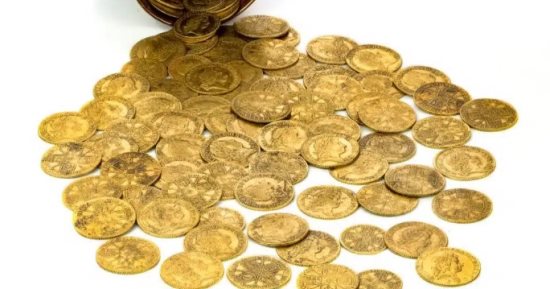 تحت المطبخ.. زوجان يعثران على عملات ذهبية من القرن الـ 18 بقيمة 850 ألف دولار 