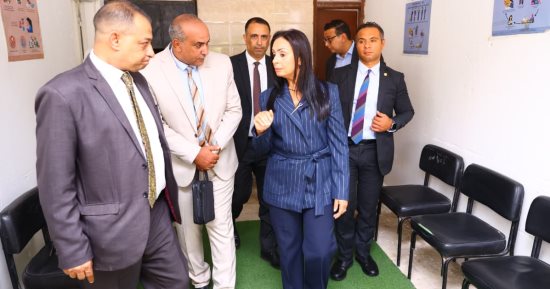 وزيرة التضامن تتفقد وحدة حلوان أول وثاني الاجتماعية وتطمئن على خدمة المواطنين
