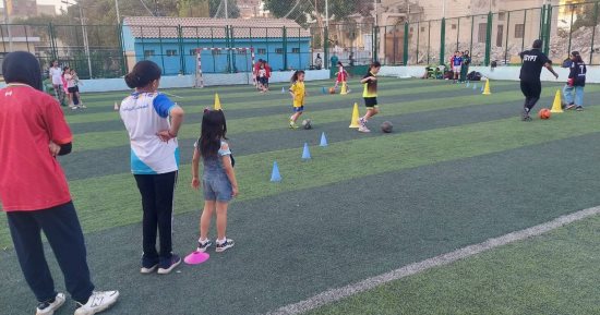 مدير الشباب والرياضة بسوهاج يتابع مشروع تدريب الفتيات "ألف بنت ألف حلم"