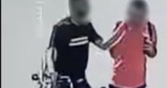 بعد انتشار لقطات للواقعة.. الحبس 6 سنوات للمتهم بسرقة هاتف من شاب وتهديده بسلاح فى الأميرية