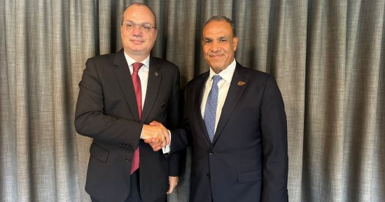 وزير الخارجية يلتقي نظيره الألباني لبحث تعزيز العلاقات الثنائية