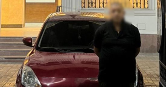 فى مشهد وثقته الكاميرات.. ضبط لص سرق طلبات من دراجة توصيل وهرب