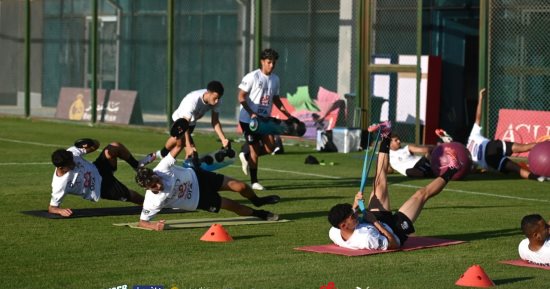 منتخب مصر مواليد 2005 يواصل استعداداته قبل السفر إلى تشيلى.. صور