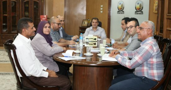رئيس جامعة جنوب الوادى يناقش استعدادات الجامعة الأهلية للعام الجامعى الجديد