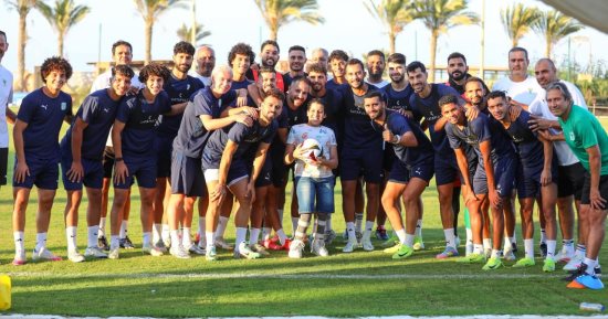 المصري يستقبل طفلاً من ذوي الهمم على هامش الاستعداد  للزمالك.. صور