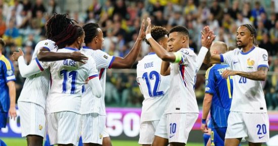 منتخب فرنسا يتفوق على أوكرانيا 1 - 0 فى الشوط الأول بتصفيات المونديال