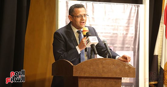 نقيب الصحفيين ينعى الزميلين عثمان جمال الدين ورجاء أبو شهبة