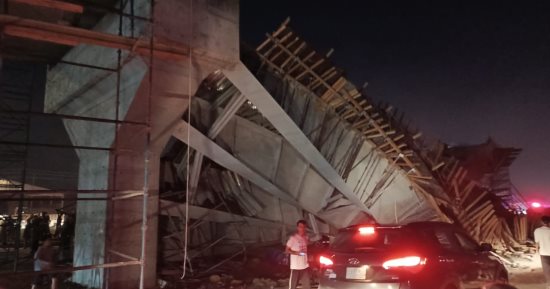 انهيار جسر قيد الإنشاء فى كربلاء بالعراق وأنباء عن سقوط جرحى.. صور