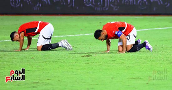الفراعنة يقتربون من الحلم.. مصر تتصدر بثنائية ضد إثيوبيا