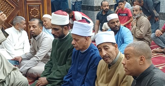 مساجد أسوان تؤدى صلاة خسوف القمر.. فيديو 