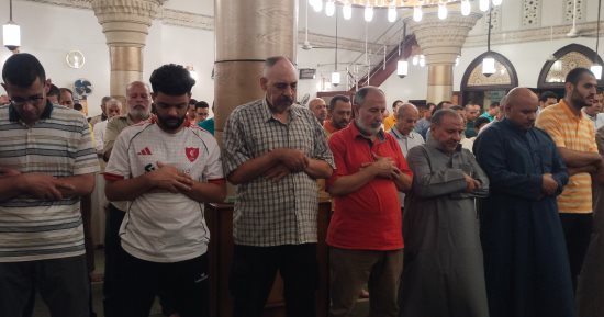 سنة عن رسول الله.. صلاة خسوف القمر بمسجد الشامخية ببنها (فيديو)
