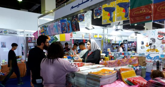 إقبال كبير من المواطنين على معرض "أهلاً مدارس" بأرض المعارض