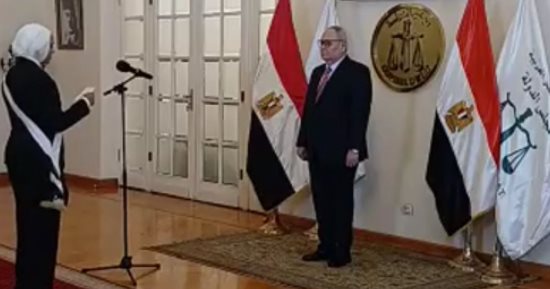 نص اليمين القانونية لأول دفعة قاضيات أمام رئيس مجلس الدولة اليوم