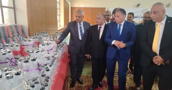 مديرية تعليم الجيزة تفتتح معرض أهلًا مدرستى للأسر الأولى بالرعاية.. صور