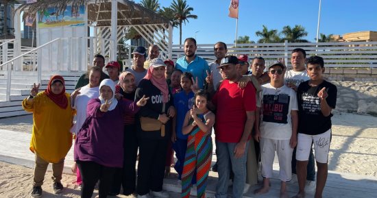 نواب رئيس جهاز القرى السياحية يستقبلون أبطالنا من ذوى الهمم بشاطئ قادرون