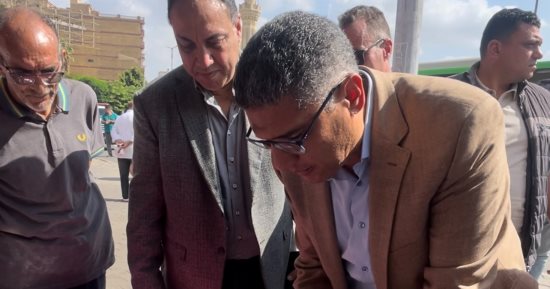 شطب على السعر القديم.. محافظ الجيزة يوجه العارضين فى "أهلا مدارس" بخفض الأسعار