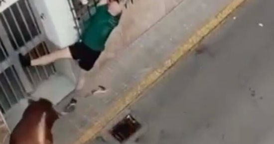 مصرع شخص فى مهرجان للثيران بإسبانيا بعد تعرضه لهجوم "ثور هائج".. فيديو وصور