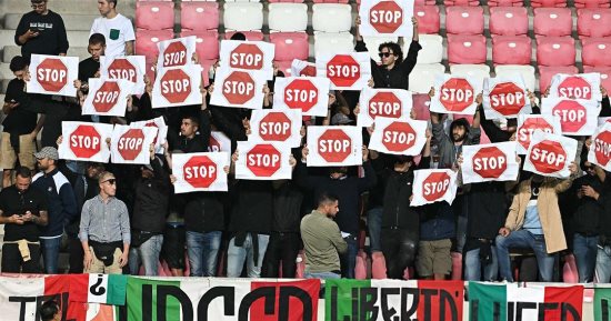 "أوقفوا الإبادة".. جماهير إيطاليا تنتفض لدعم قطاع غزة ضد إسرائيل