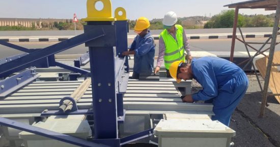مشروع محور بديل خزان أسوان يضاف لسلسلة الإنجازات بالجمهورية الجديدة.. إنشاء فواصل دائمة بالمحور والكوبرى للتيسير على أهالى المحافظة ولضمان انتظام الحركة المرورية.. وعمالة مهرة للتنفيذ لتحقيق الأمان الكامل.. صور