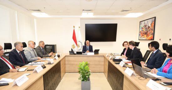 وزير الرى: تحسين أداء المحطات لخفض استهلاك الكهرباء وتقليل انبعاثات الكربون