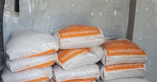 ضبط طن أسمدة و3600 زجاجة مياه غازية وحلاوة المولد مجهولين المصدر بسوهاج