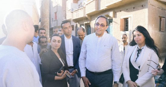 محافظ قنا يبحث مع وفد أممى خطة إعادة الإحياء المتكامل لمنطقة دندرة