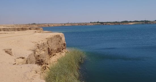 بحيرة البهنسا تتحول إلى قبلة للزائرين.. والمحافظة تحذر من التعامل مع المياه