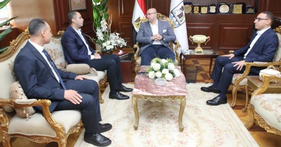 محافظ بنى سويف يلتقى نائب وزير الصحة فى مستهل زيارته التفقدية للمحافظة