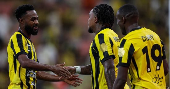 الاتحاد يهزم الفتح 4 - 2 ويتصدر الدوري السعودي