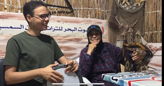 "السمسمية" آلة موسيقية تحولت لسلاح فى معارك المقاومة الشعبية.. العازفة فاطمة المرسى: نشأت فى أسرة فنية وشقيقي صنع آلة المرسية.. وتؤكد: ألحان السمسمية رفعت الروح المعنوية ضد العدوان الثلاثى.. فيديو وصور