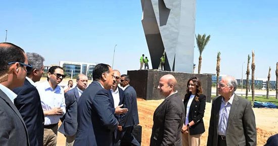 رئيس الوزراء يتفقد الممشى السياحى ضمن جولته لمتابعة استعدادات افتتاح المتحف المصرى