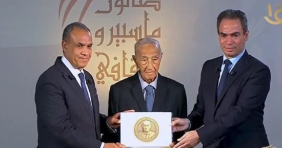 المسلماني يكرم كوكبة إعلامية من أبناء الإذاعة والتليفزيون ويمنحهم وسام ماسبيرو